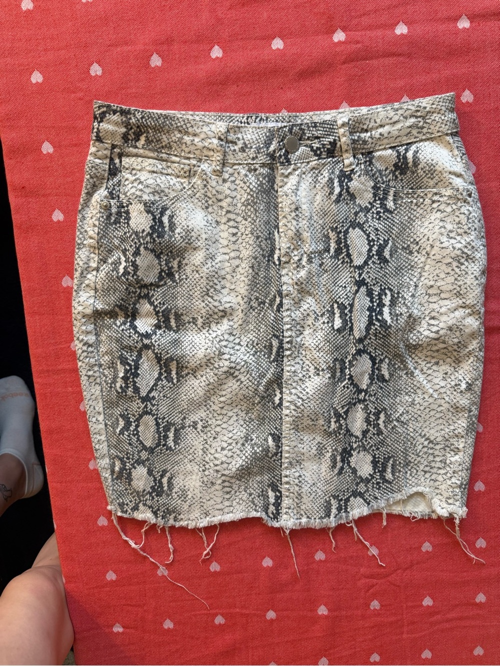 Amisu Snake-Print Mini Skirt in Beige and Black